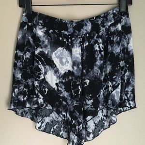 Banana Lemon black Shorts  Large EUC watercolor